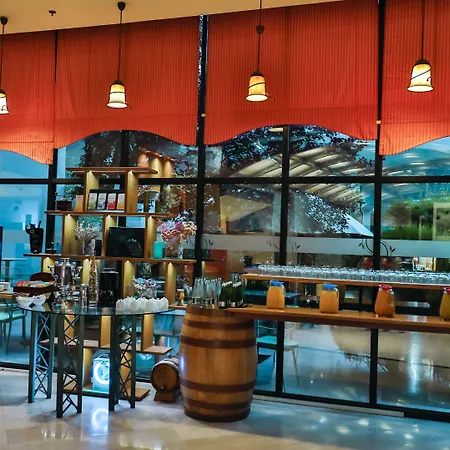 玛克阿尔巴尼亚酒店 5* 地拉那