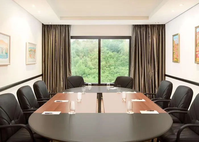 Mak Albania טיראנה