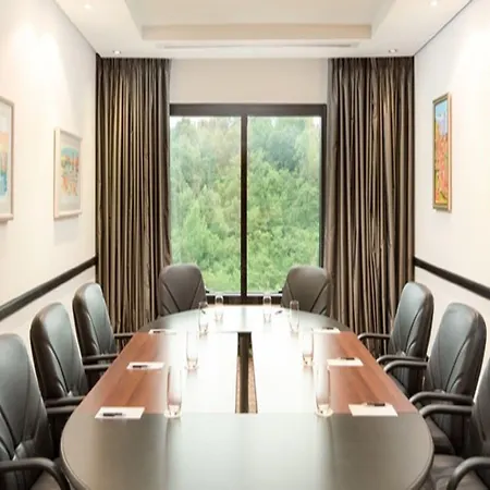 Mak Albania ティラナ