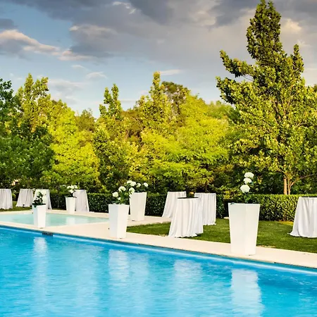 Mak Albania ティラナ